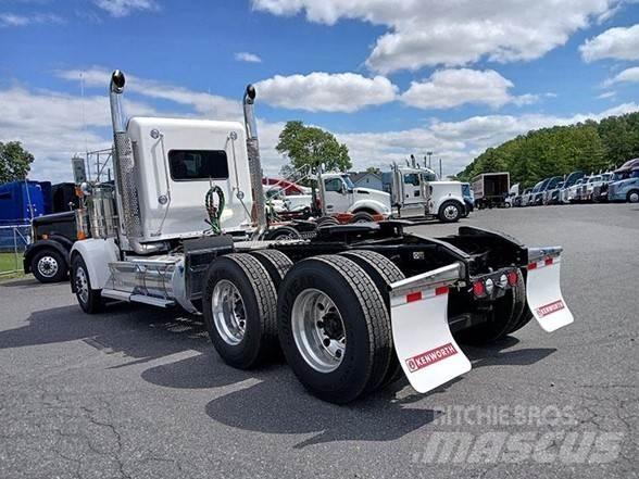 Kenworth W900L 牵引车
