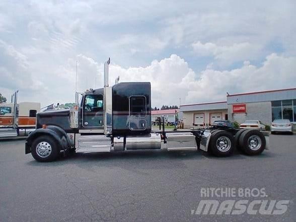 Kenworth W900L 牵引车