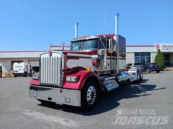 Kenworth W900L 牵引车
