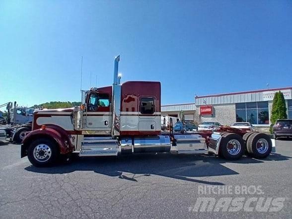 Kenworth W900L 牵引车