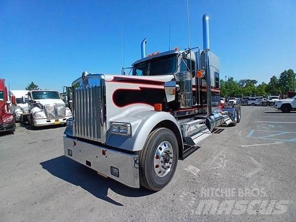 Kenworth W900L 牵引车