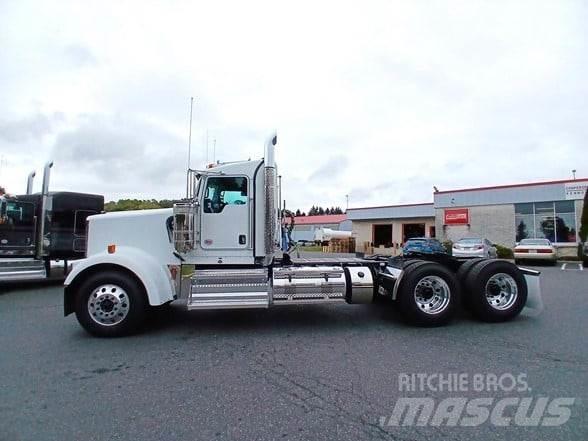Kenworth W900L 牵引车