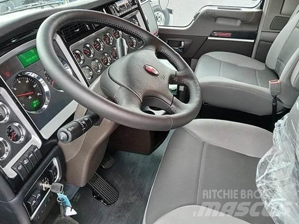 Kenworth W900L 牵引车