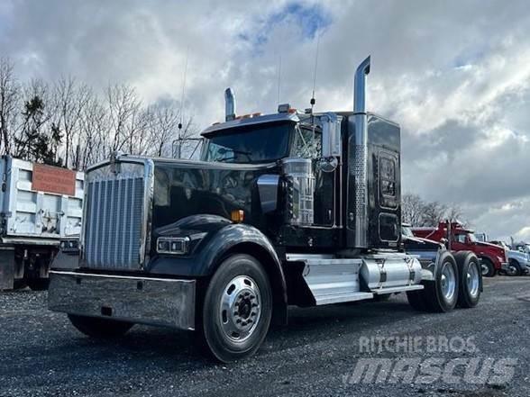 Kenworth W900L 牵引车