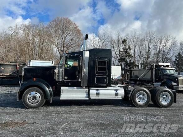 Kenworth W900L 牵引车
