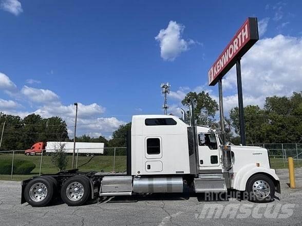 Kenworth W900L 牵引车