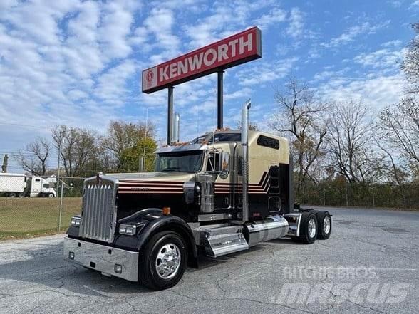 Kenworth W900L 牵引车