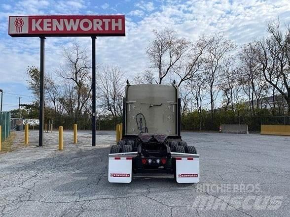 Kenworth W900L 牵引车
