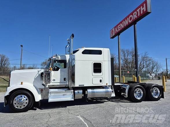 Kenworth W900L 牵引车