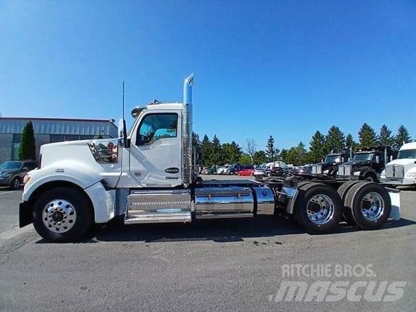 Kenworth W990 牵引车