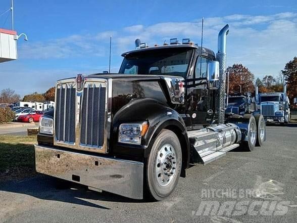 Kenworth W990 牵引车