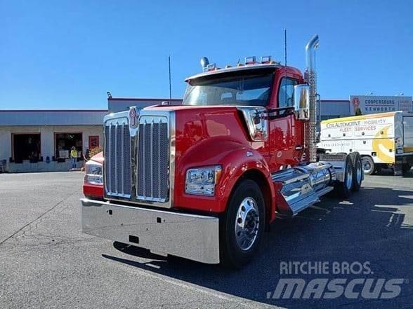 Kenworth W990 牵引车