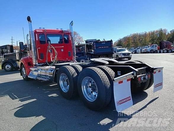 Kenworth W990 牵引车