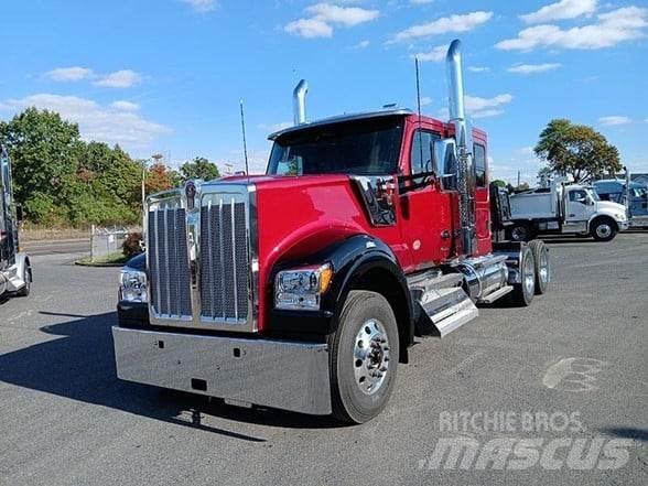 Kenworth W990 牵引车