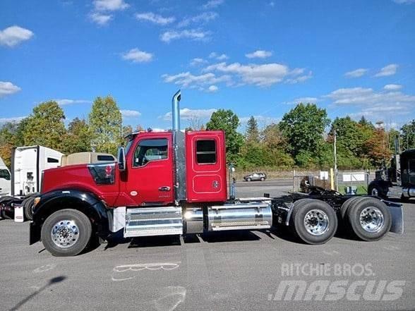 Kenworth W990 牵引车