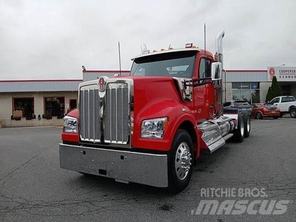 Kenworth W990 牵引车