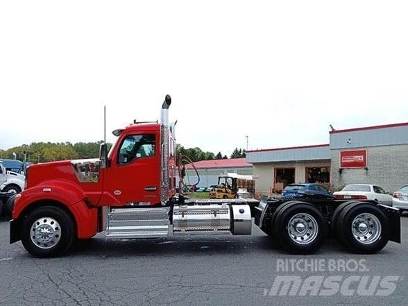 Kenworth W990 牵引车