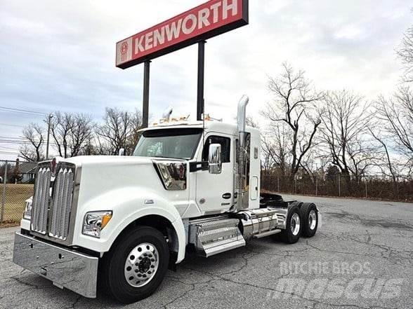 Kenworth W990 牵引车