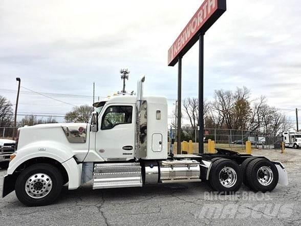 Kenworth W990 牵引车