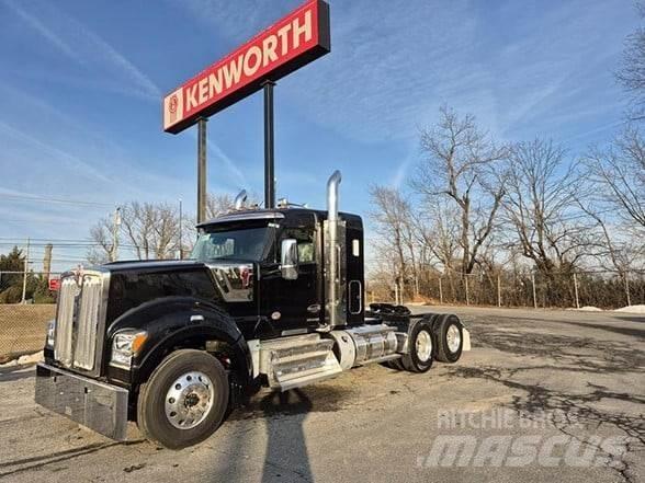 Kenworth W990 牵引车