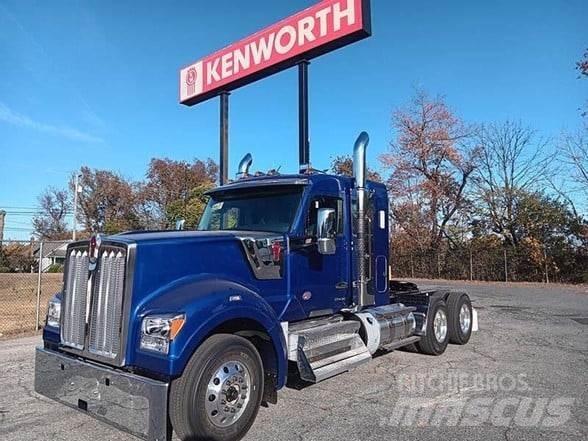 Kenworth W990 牵引车