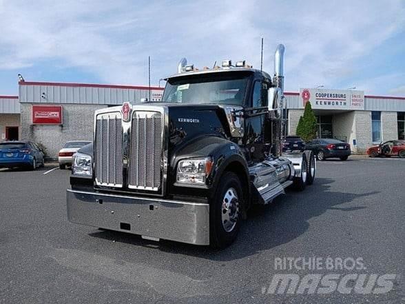 Kenworth W990 牵引车