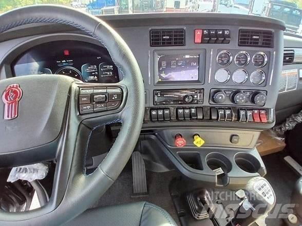 Kenworth W990 牵引车