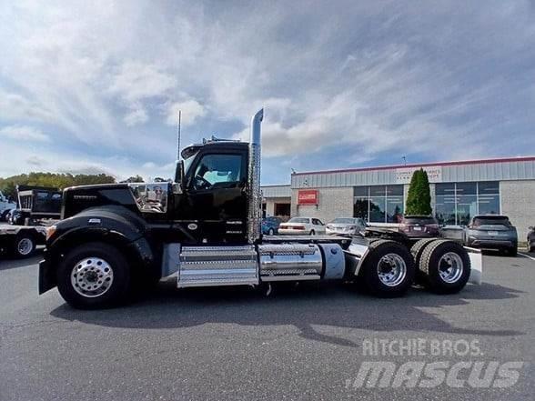 Kenworth W990 牵引车