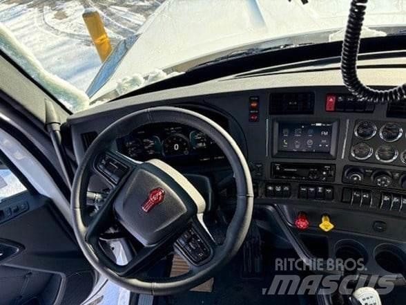 Kenworth W990 自卸式货车