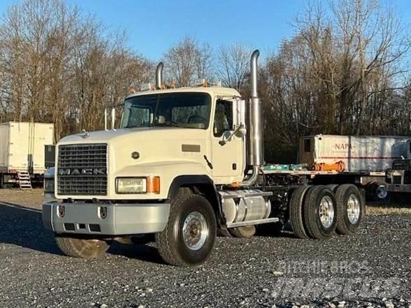Mack CL733 牵引车