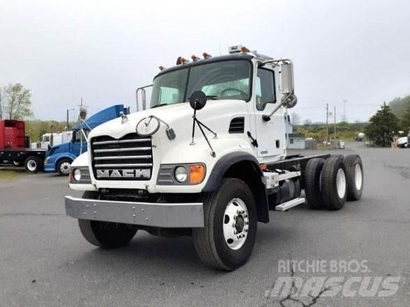 Mack GRANITE CV713 平板车