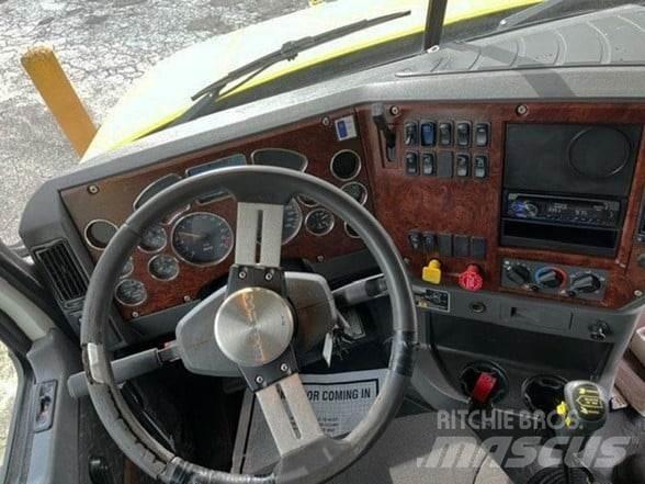 Mack GRANITE GU713 自卸式货车
