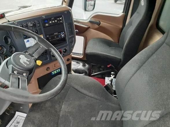 Mack GRANITE GU713 自卸式货车