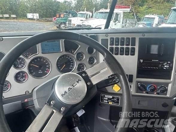 Mack GRANITE GU713 自卸式货车