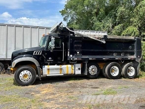 Mack GRANITE GU713 自卸式货车