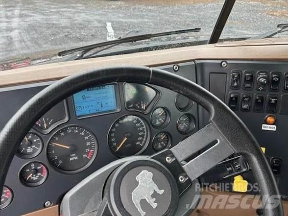 Mack GRANITE GU713 自卸式货车