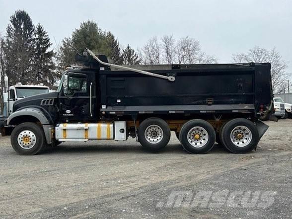 Mack GRANITE GU713 自卸式货车