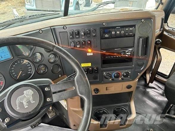 Mack GRANITE GU713 自卸式货车