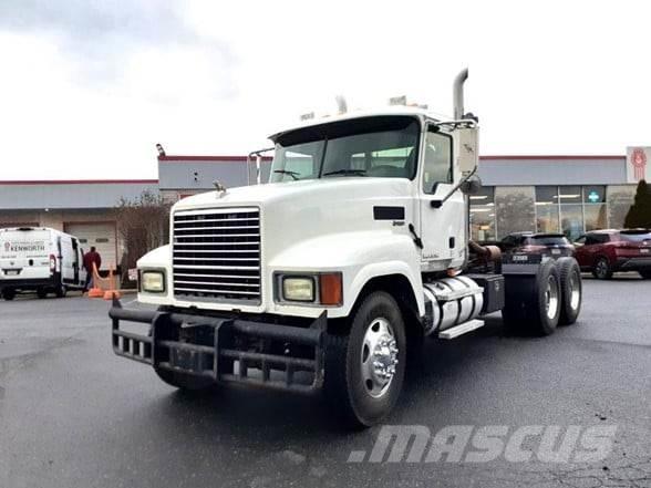 Mack PINNACLE CHU613 牵引车