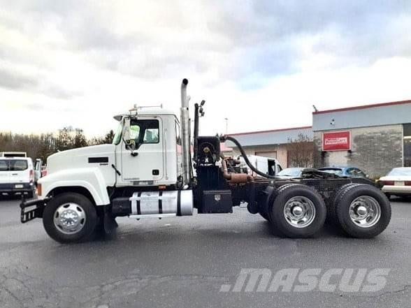 Mack PINNACLE CHU613 牵引车