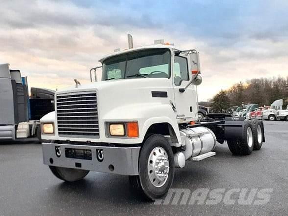 Mack PINNACLE CHU613 牵引车