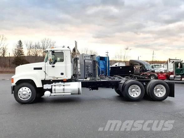 Mack PINNACLE CHU613 牵引车