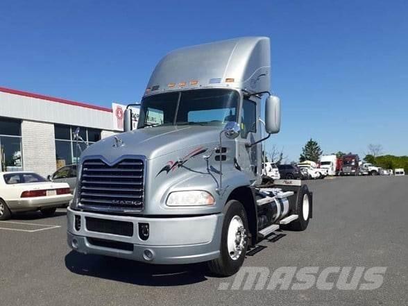 Mack PINNACLE CXU612 牵引车