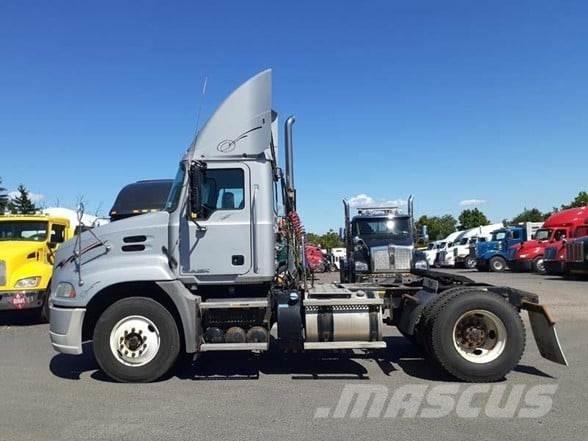 Mack PINNACLE CXU612 牵引车
