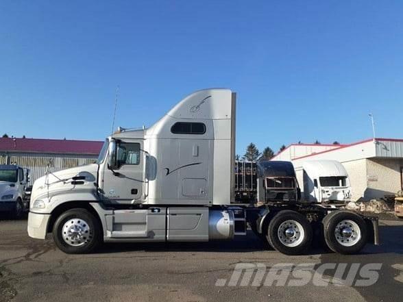 Mack PINNACLE CXU613 牵引车
