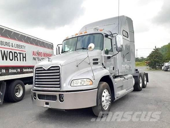 Mack PINNACLE CXU613 牵引车