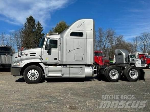 Mack PINNACLE CXU613 牵引车