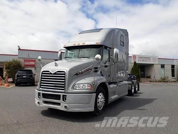 Mack PINNACLE CXU613 牵引车