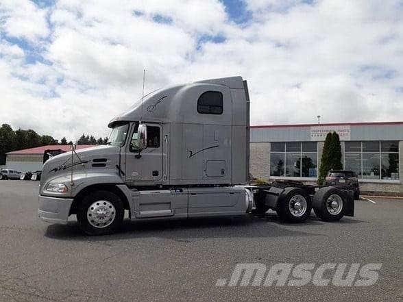 Mack PINNACLE CXU613 牵引车