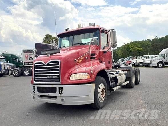 Mack PINNACLE CXU613 牵引车